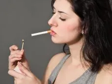 Bỏ thuốc lá đột ngột có hại không có nên hút thuốc lá điện tử?